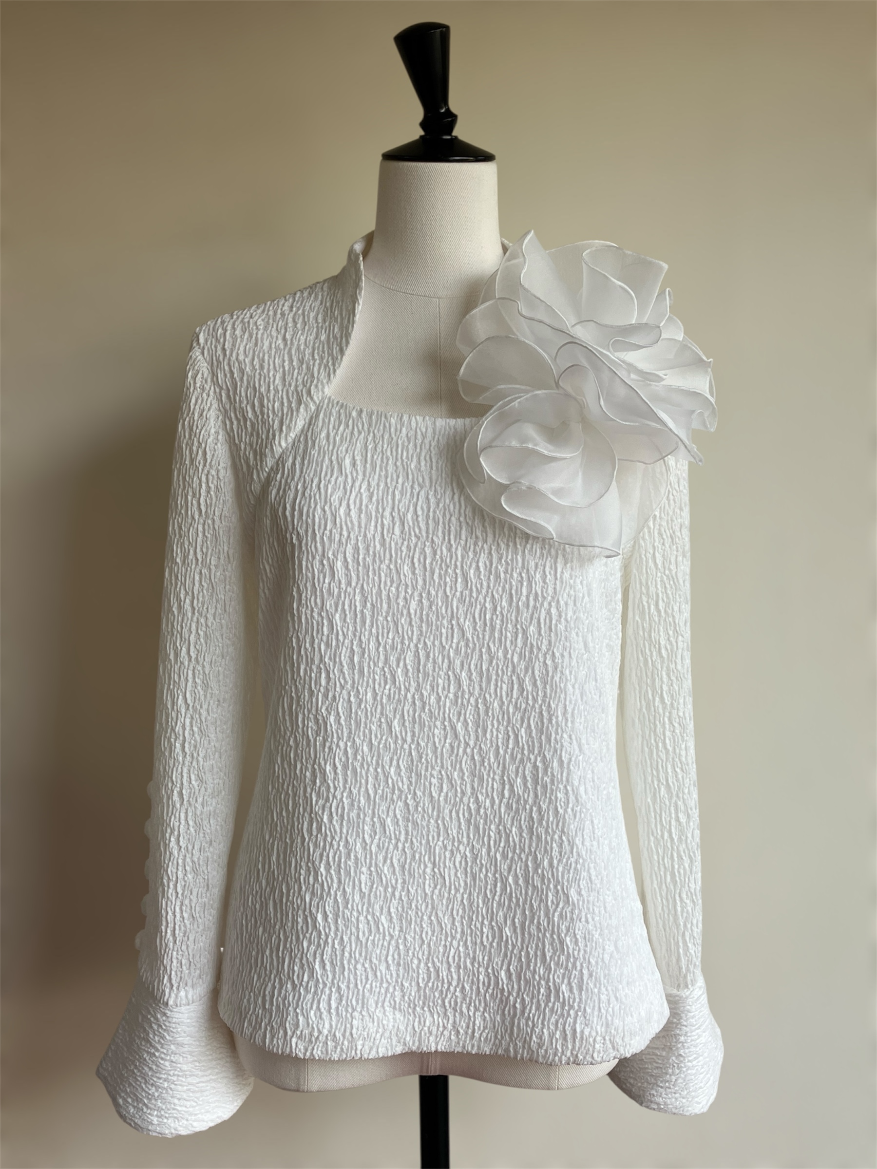 v-8611-01　　　　　　￥80,000